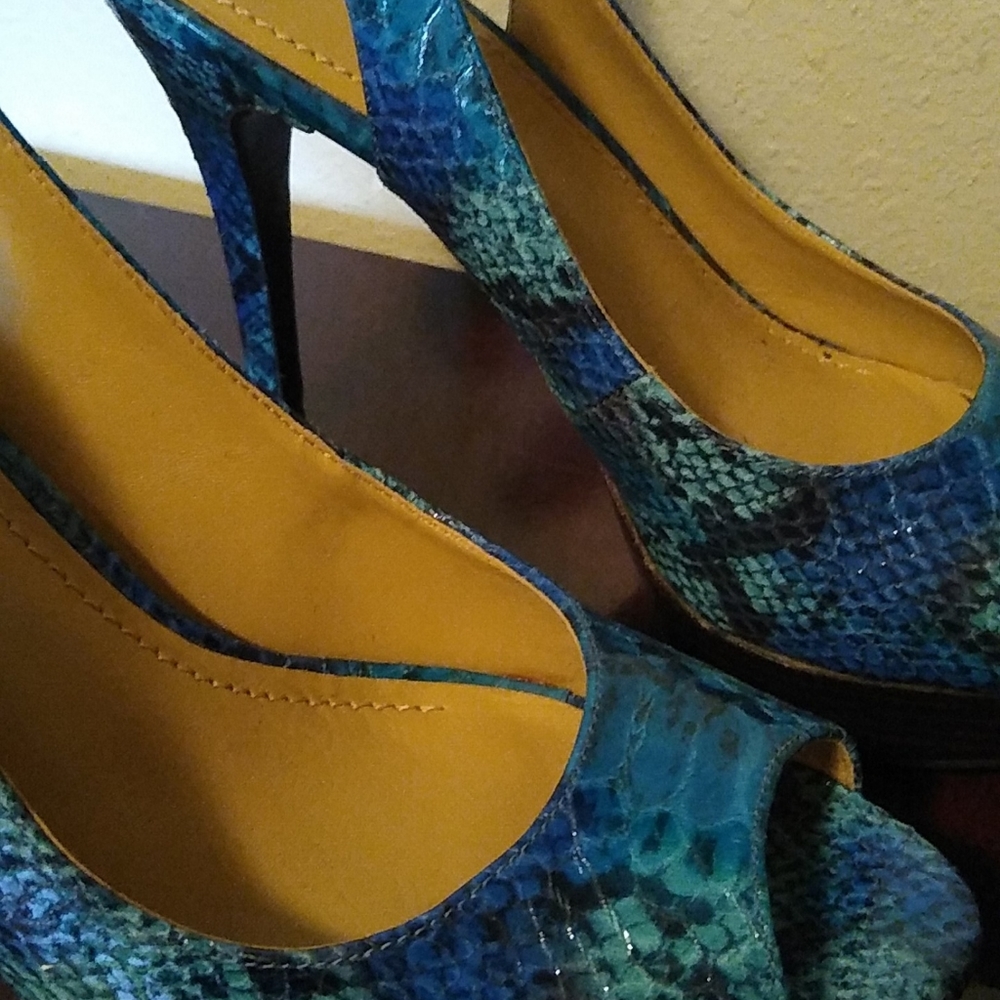 Nine West snake skin themed heels - Picture 2 of 4
